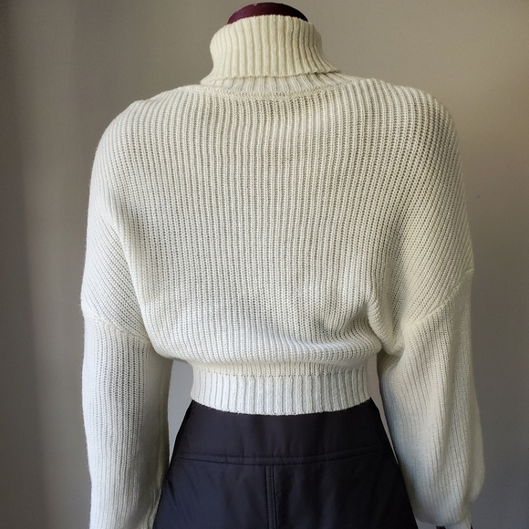 Crop Top turtle neck Sweater (SOLD) - Picture 5 of 5